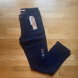 NWT Levi’s Midrise Skinny Dark Wash Size 12